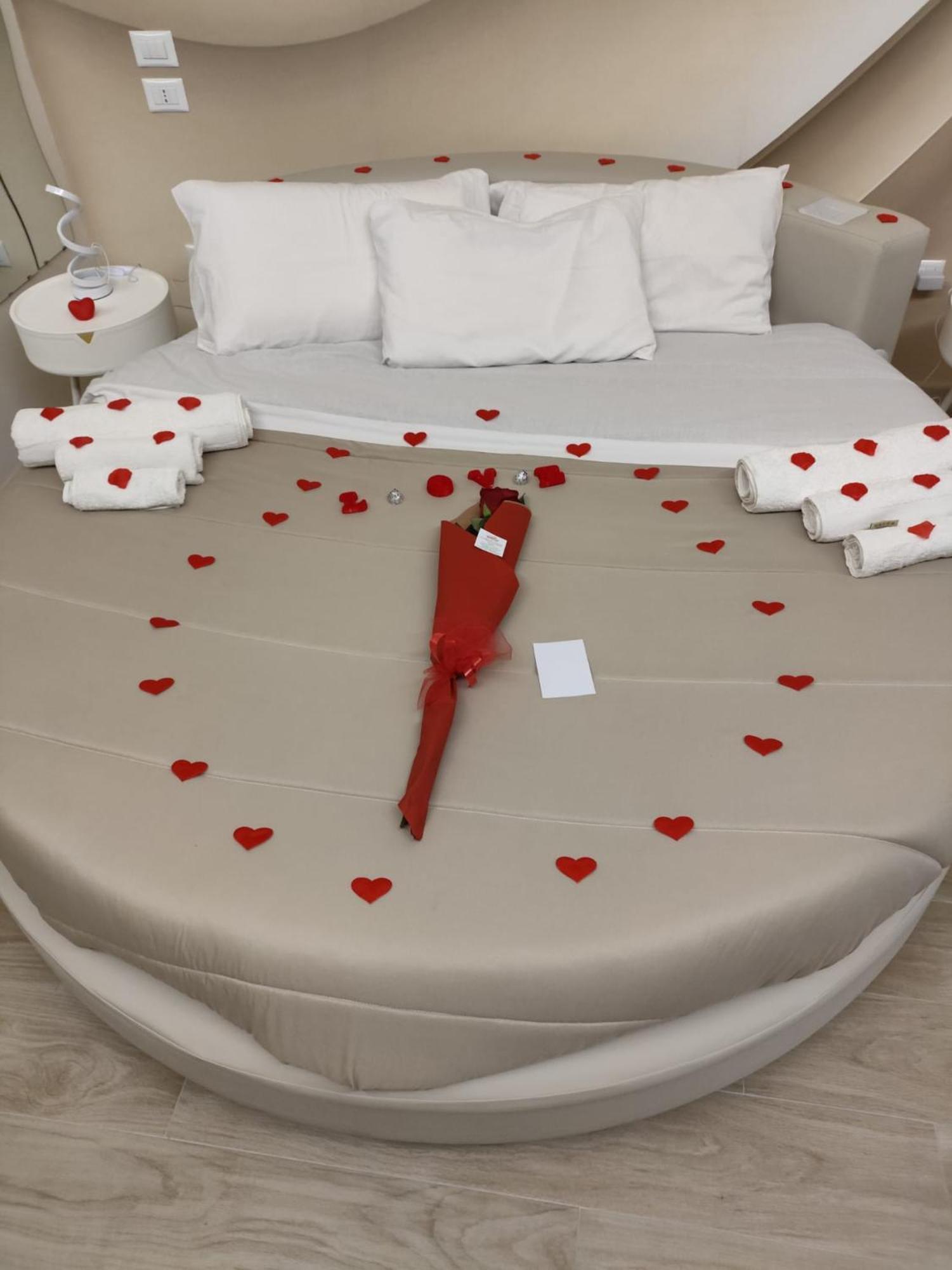 B&B Chapeau Casagiove Bagian luar foto